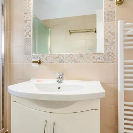 Stone - Cosy Mountain Escape Daire Stemnitsa