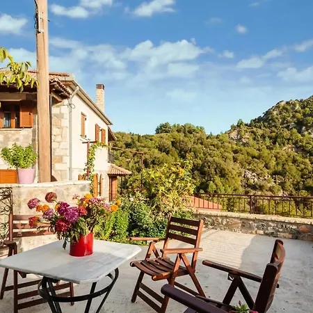 Stone - Cosy Mountain Escape Daire Stemnitsa