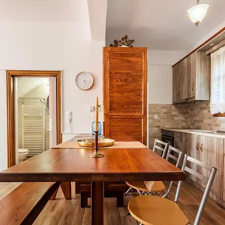 Daire Stone - Cosy Mountain Escape